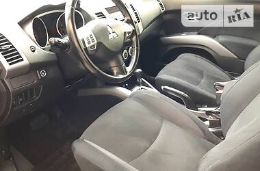 Позашляховик / Кросовер Mitsubishi Outlander XL 2009 в 