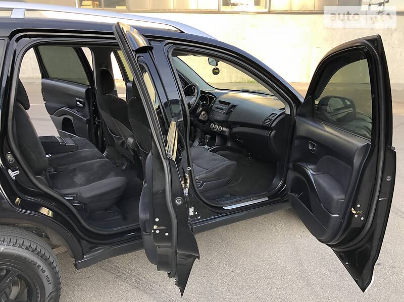 Позашляховик / Кросовер Mitsubishi Outlander XL 2008 в Києві