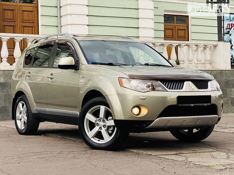 Позашляховик / Кросовер Mitsubishi Outlander XL 2008 в Кам'янському
