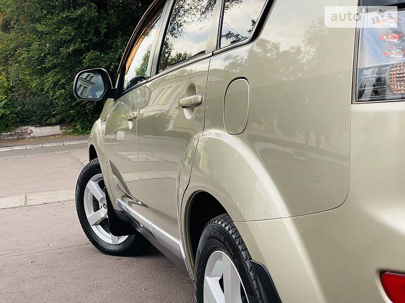 Позашляховик / Кросовер Mitsubishi Outlander XL 2008 в Кам'янському