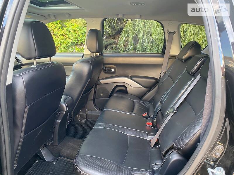 Позашляховик / Кросовер Mitsubishi Outlander XL 2008 в Києві