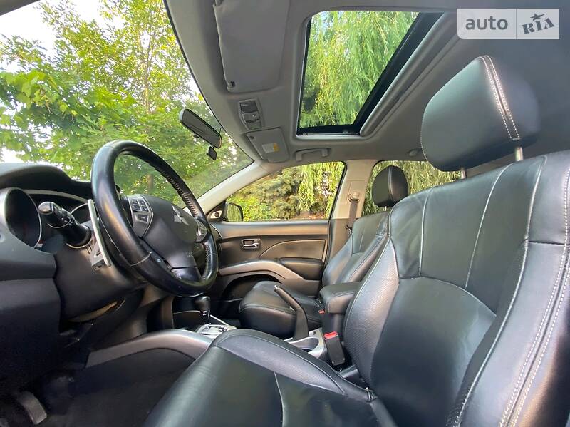 Позашляховик / Кросовер Mitsubishi Outlander XL 2008 в Києві