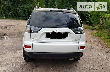 Внедорожник / Кроссовер Mitsubishi Outlander XL 2011 в Чернигове