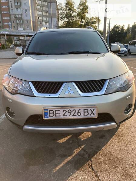 Внедорожник / Кроссовер Mitsubishi Outlander XL 2008 в Черновцах
