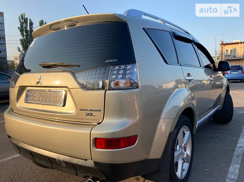 Внедорожник / Кроссовер Mitsubishi Outlander XL 2008 в Черновцах
