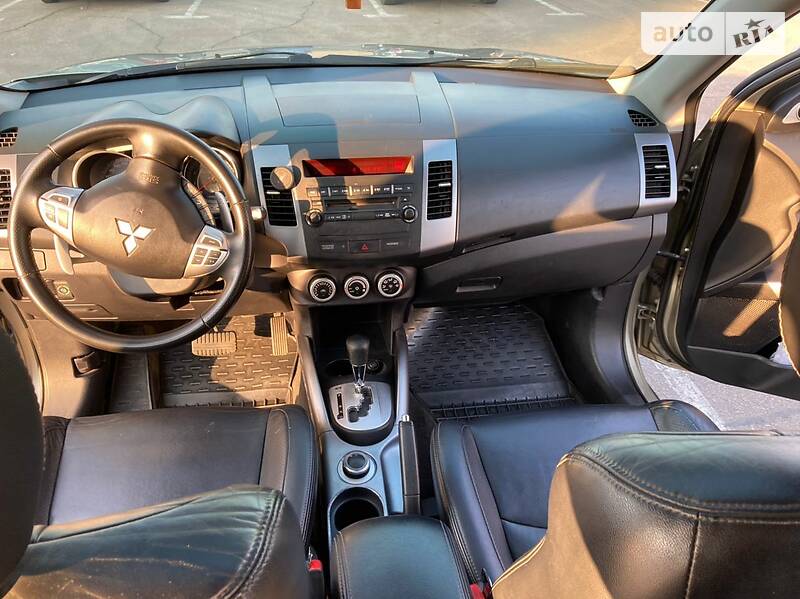 Внедорожник / Кроссовер Mitsubishi Outlander XL 2008 в Черновцах