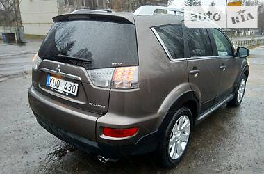 Внедорожник / Кроссовер Mitsubishi Outlander XL 2010 в Ровно