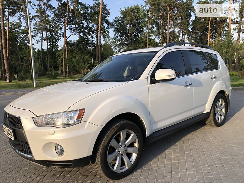 Внедорожник / Кроссовер Mitsubishi Outlander XL 2012 в Киеве