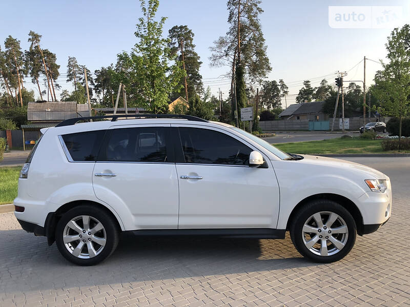 Внедорожник / Кроссовер Mitsubishi Outlander XL 2012 в Киеве