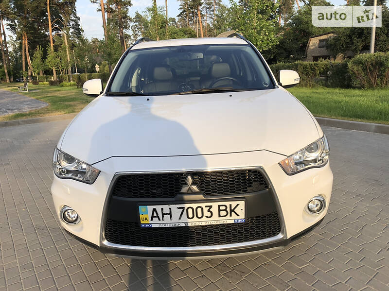Внедорожник / Кроссовер Mitsubishi Outlander XL 2012 в Киеве