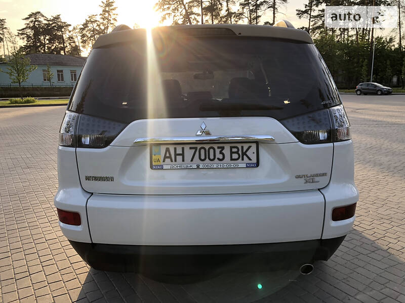 Внедорожник / Кроссовер Mitsubishi Outlander XL 2012 в Киеве