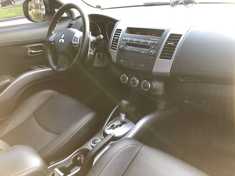 Внедорожник / Кроссовер Mitsubishi Outlander XL 2012 в Киеве