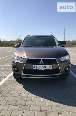 Внедорожник / Кроссовер Mitsubishi Outlander XL 2011 в Коломые