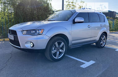 Внедорожник / Кроссовер Mitsubishi Outlander XL 2010 в Ужгороде