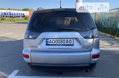 Внедорожник / Кроссовер Mitsubishi Outlander XL 2010 в Ужгороде