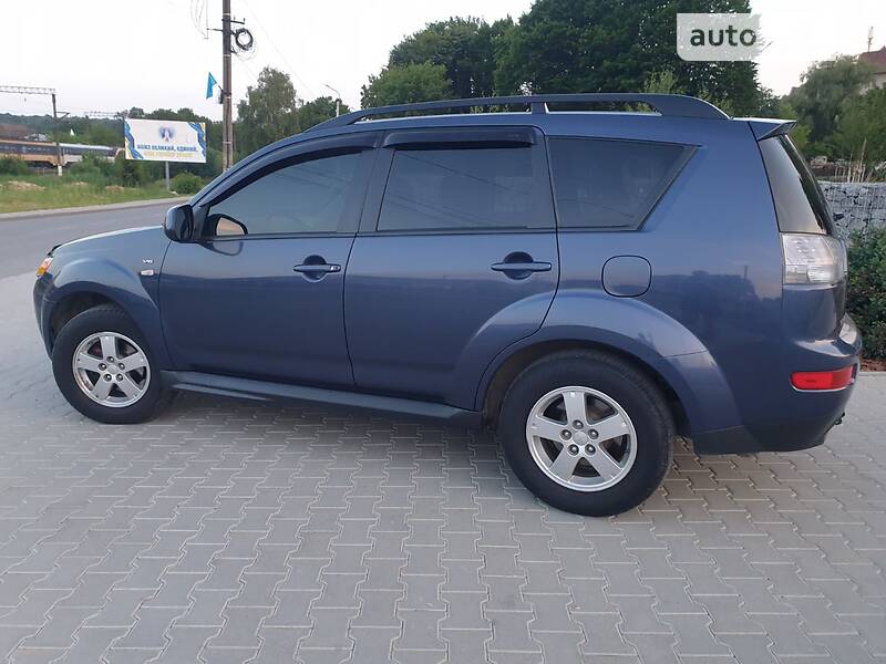 Позашляховик / Кросовер Mitsubishi Outlander XL 2009 в Моршині