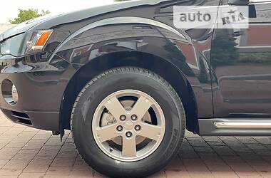 Внедорожник / Кроссовер Mitsubishi Outlander XL 2012 в 