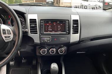 Внедорожник / Кроссовер Mitsubishi Outlander XL 2012 в 