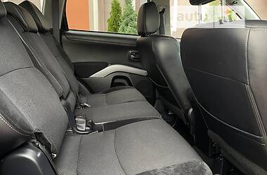 Внедорожник / Кроссовер Mitsubishi Outlander XL 2012 в 