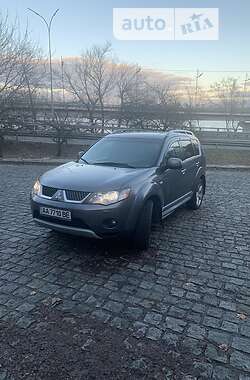 Позашляховик / Кросовер Mitsubishi Outlander XL 2009 в Києві