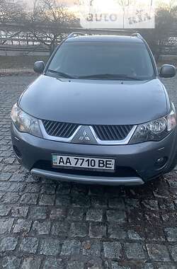 Позашляховик / Кросовер Mitsubishi Outlander XL 2009 в Києві