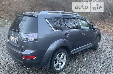 Позашляховик / Кросовер Mitsubishi Outlander XL 2009 в Києві