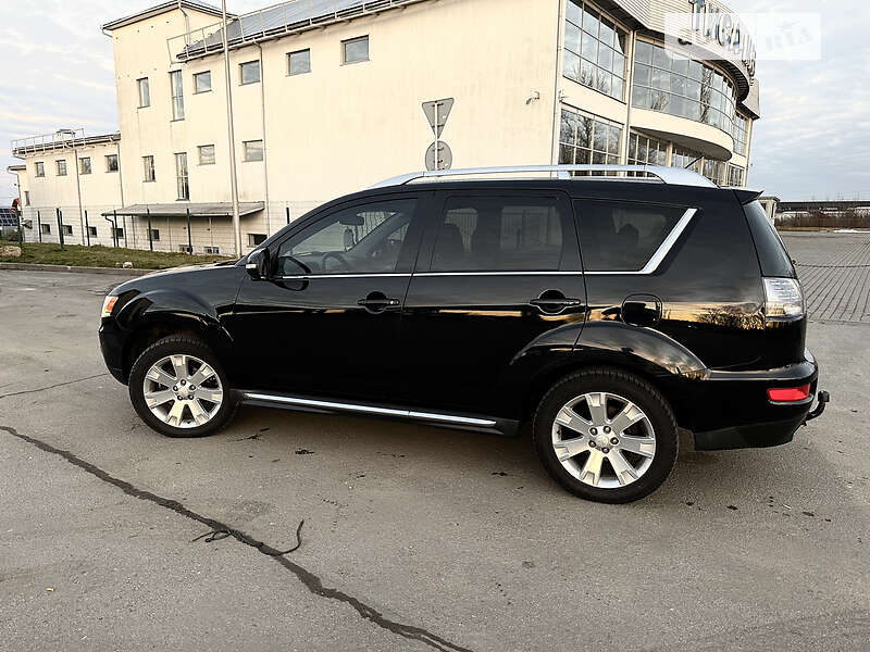 Внедорожник / Кроссовер Mitsubishi Outlander XL 2010 в Ивано-Франковске