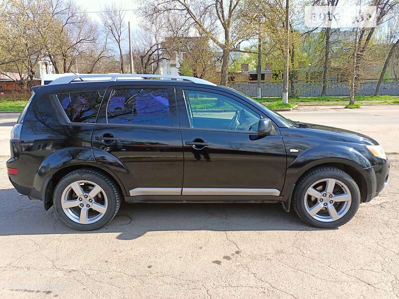 Позашляховик / Кросовер Mitsubishi Outlander XL 2008 в Миколаєві