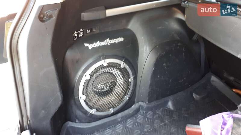 Позашляховик / Кросовер Mitsubishi Outlander XL 2008 в Києві