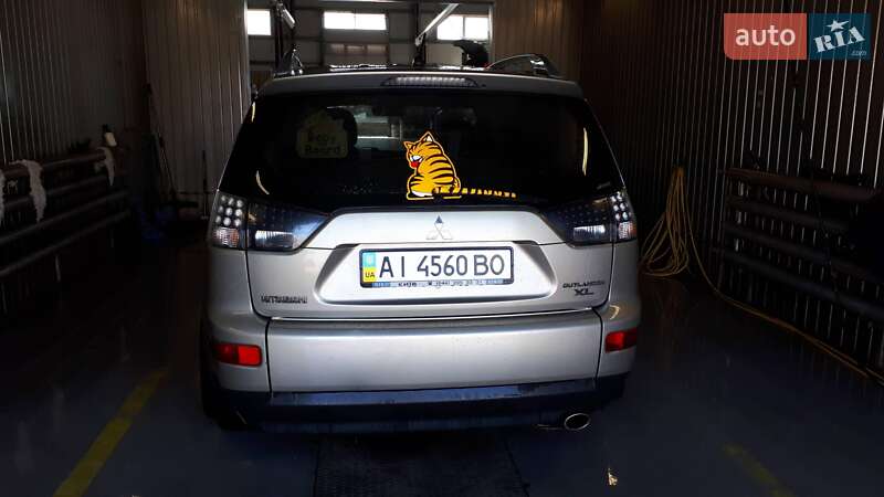 Позашляховик / Кросовер Mitsubishi Outlander XL 2008 в Києві
