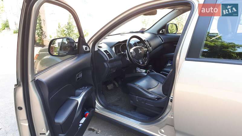 Позашляховик / Кросовер Mitsubishi Outlander XL 2008 в Києві