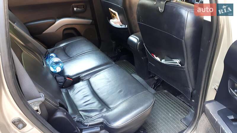 Позашляховик / Кросовер Mitsubishi Outlander XL 2008 в Києві