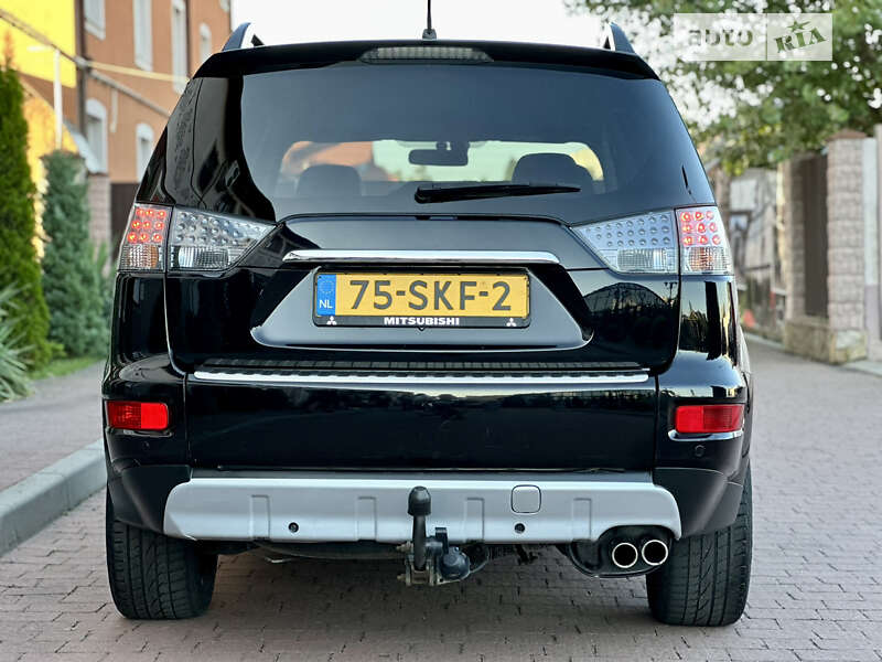 Внедорожник / Кроссовер Mitsubishi Outlander XL 2011 в Стрые