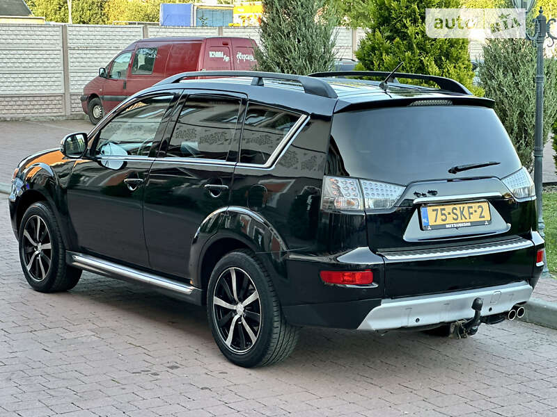 Внедорожник / Кроссовер Mitsubishi Outlander XL 2011 в Стрые