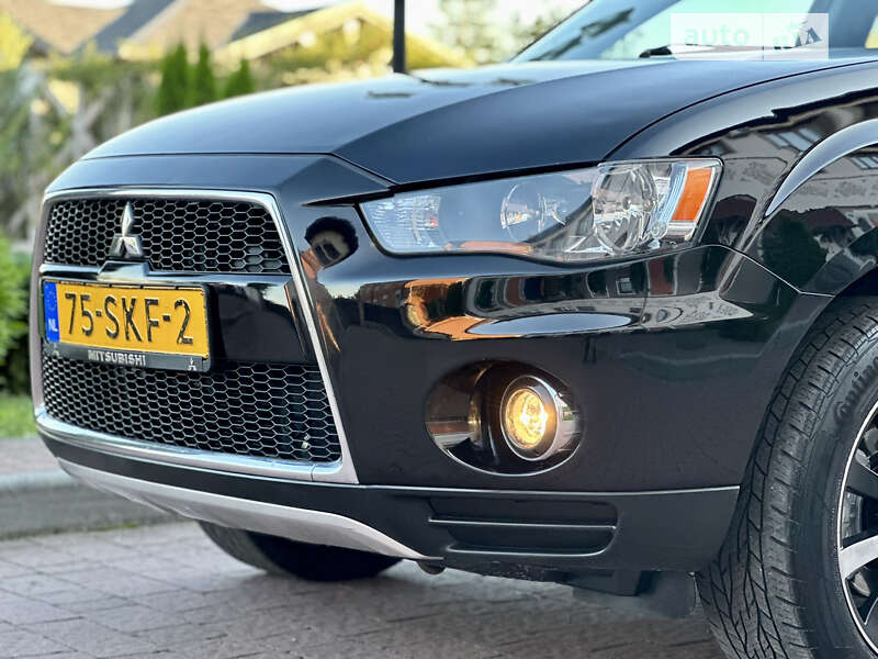 Внедорожник / Кроссовер Mitsubishi Outlander XL 2011 в Стрые