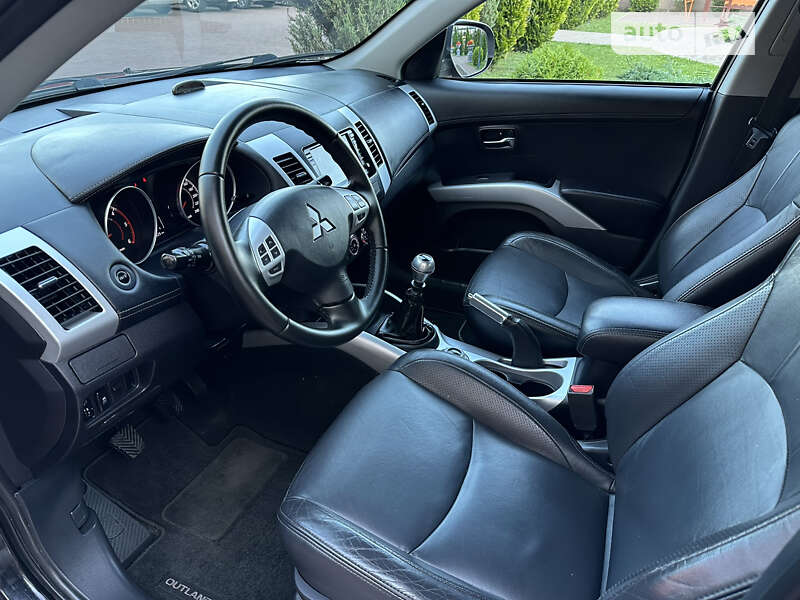 Внедорожник / Кроссовер Mitsubishi Outlander XL 2011 в Стрые