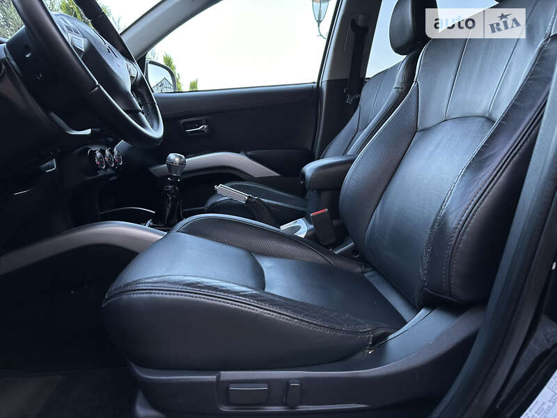 Внедорожник / Кроссовер Mitsubishi Outlander XL 2011 в Стрые