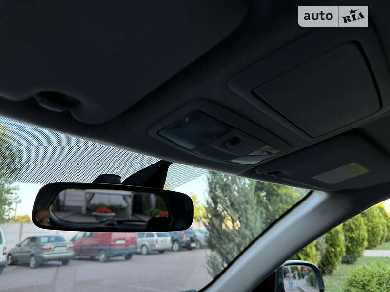 Внедорожник / Кроссовер Mitsubishi Outlander XL 2011 в Стрые