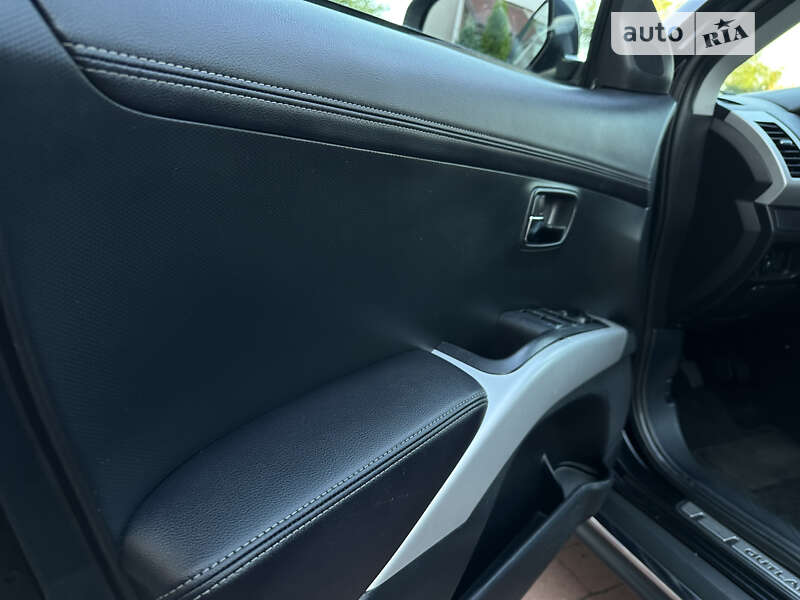 Внедорожник / Кроссовер Mitsubishi Outlander XL 2011 в Стрые