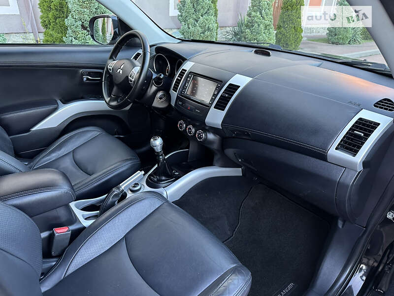Внедорожник / Кроссовер Mitsubishi Outlander XL 2011 в Стрые