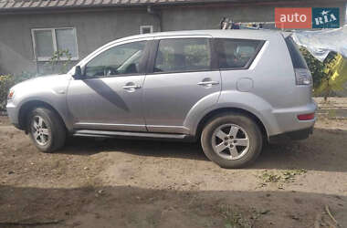 Внедорожник / Кроссовер Mitsubishi Outlander XL 2010 в 