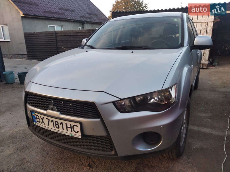 Позашляховик / Кросовер Mitsubishi Outlander XL 2010 в Полонному фото 9 Позашляховик / Кросовер Mitsubishi Outlander XL 2010 в Полонному
