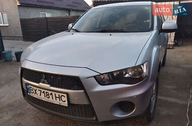 Внедорожник / Кроссовер Mitsubishi Outlander XL 2010 в 