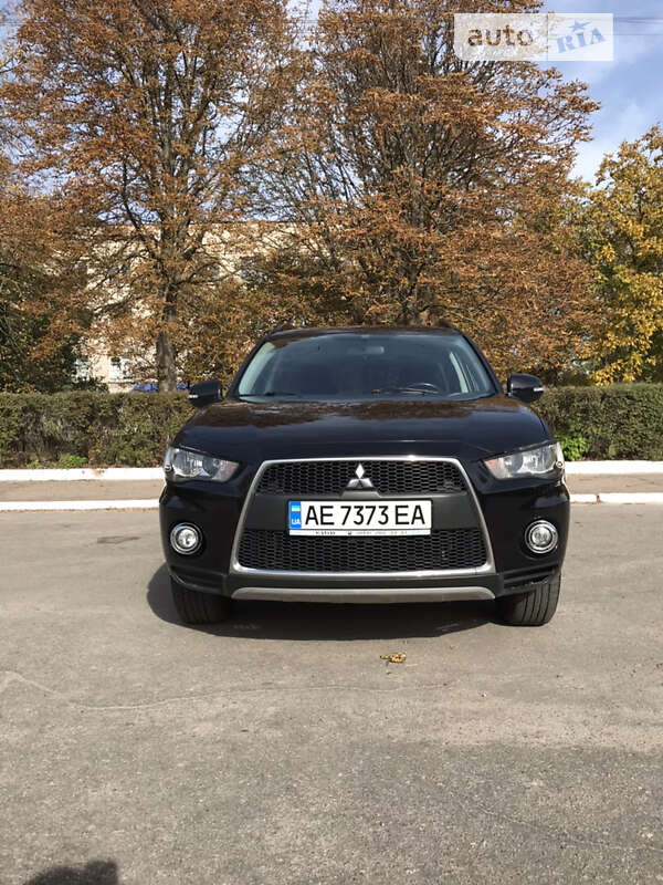 Внедорожник / Кроссовер Mitsubishi Outlander XL 2011 в Верхнеднепровске