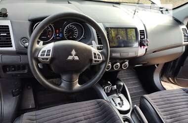 Внедорожник / Кроссовер Mitsubishi Outlander XL 2012 в Могилев-Подольске