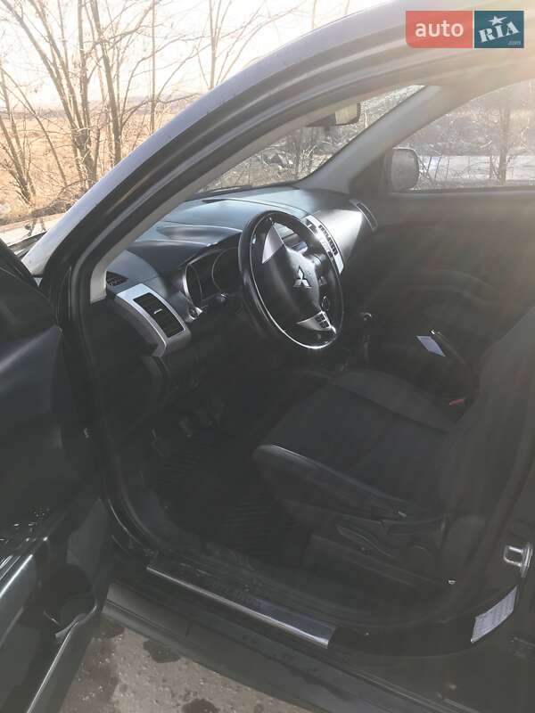 Внедорожник / Кроссовер Mitsubishi Outlander XL 2010 в Черновцах