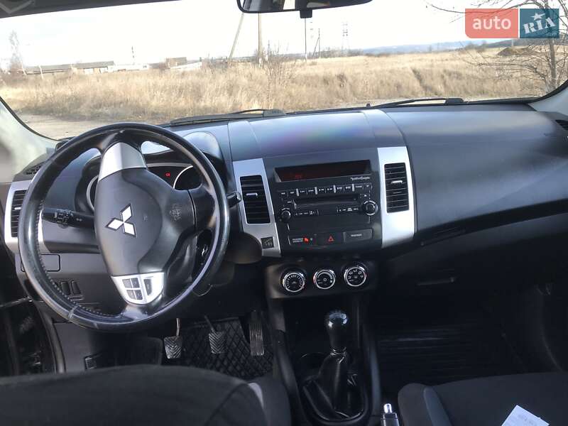 Внедорожник / Кроссовер Mitsubishi Outlander XL 2010 в Черновцах