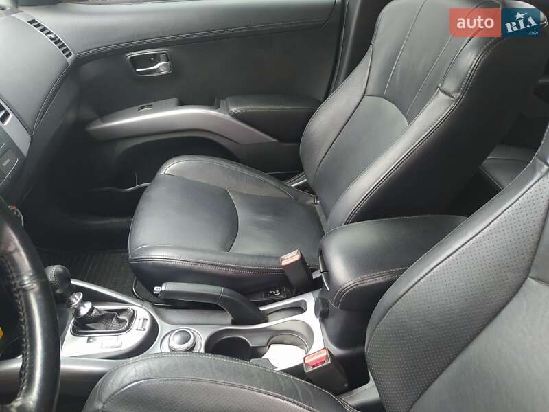 Внедорожник / Кроссовер Mitsubishi Outlander XL 2010 в Боярке