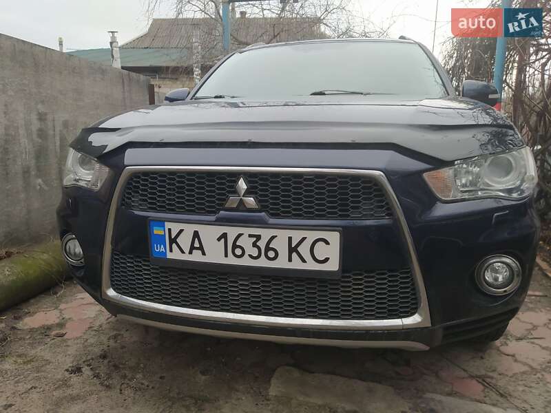 Внедорожник / Кроссовер Mitsubishi Outlander XL 2010 в Боярке