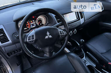 Внедорожник / Кроссовер Mitsubishi Outlander XL 2011 в Кременце